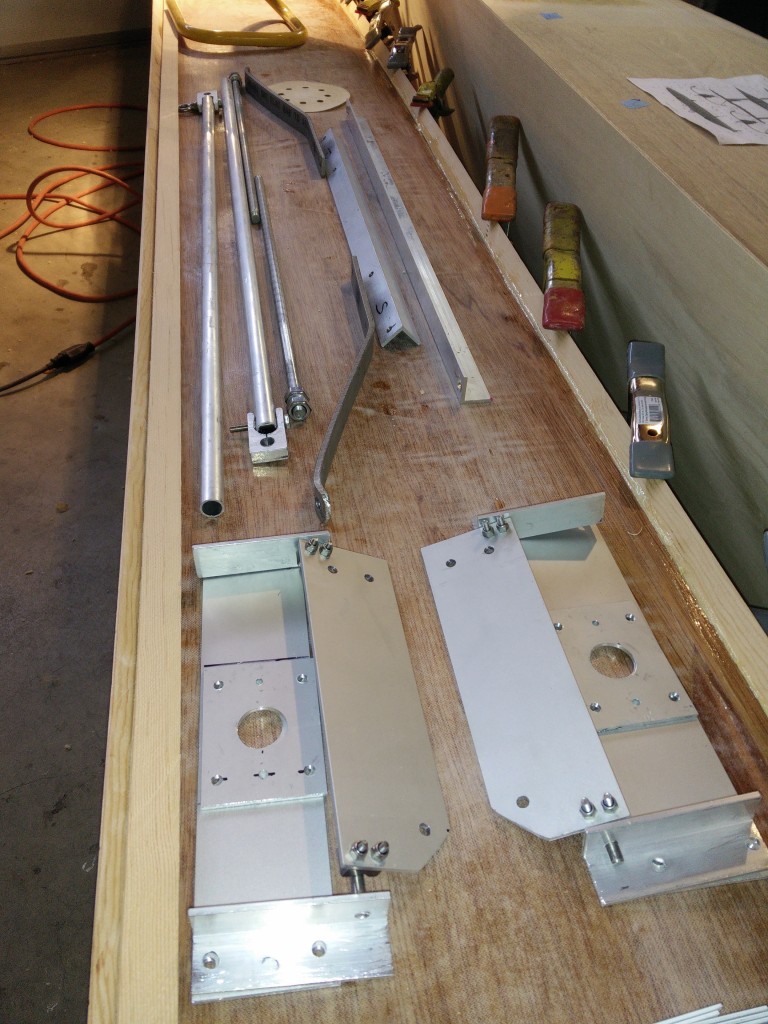 Daggerboard hinge plates